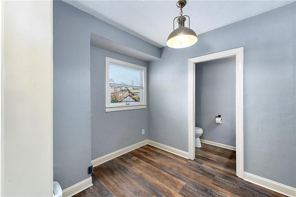 111 N Van Brunt Boulevard — photo 15