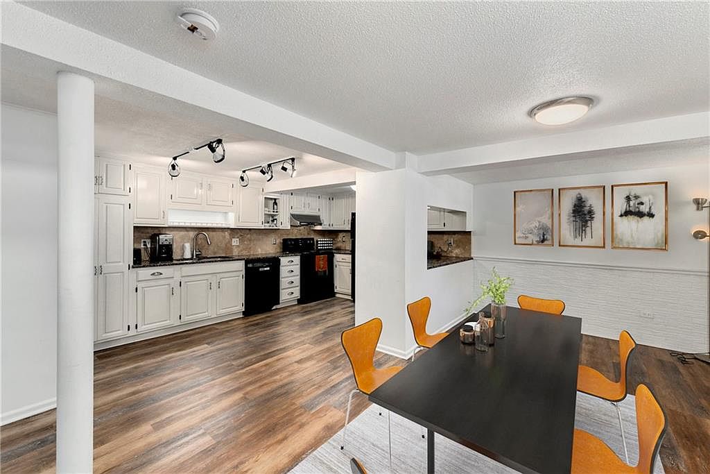 111 N Van Brunt Boulevard — photo 18