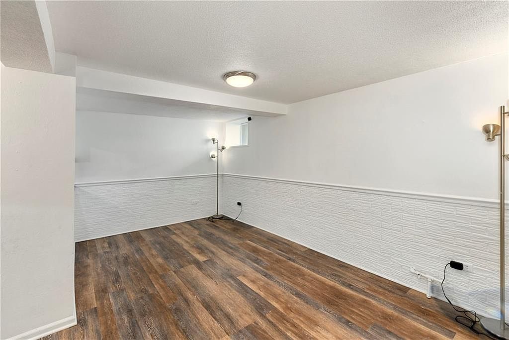 111 N Van Brunt Boulevard — photo 20