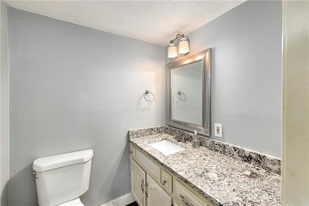 111 N Van Brunt Boulevard — photo 26