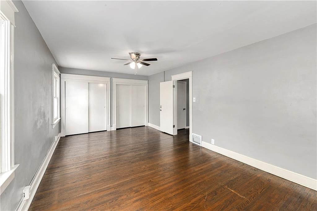 111 N Van Brunt Boulevard — photo 32