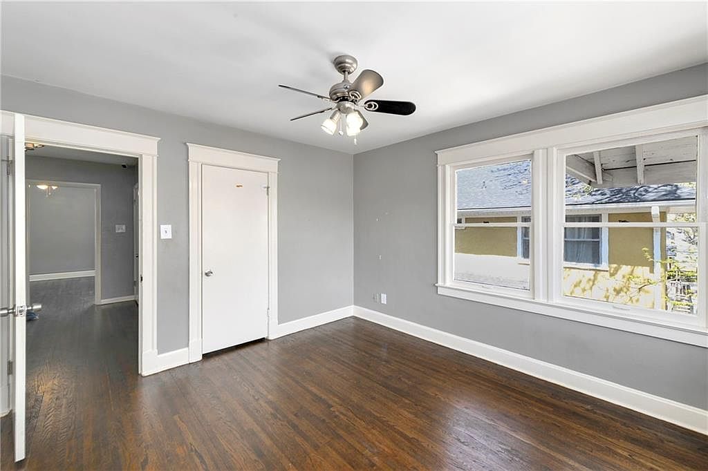 111 N Van Brunt Boulevard — photo 33