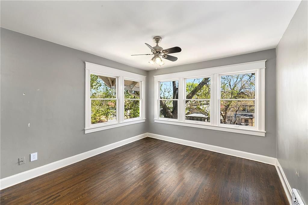 111 N Van Brunt Boulevard — photo 34