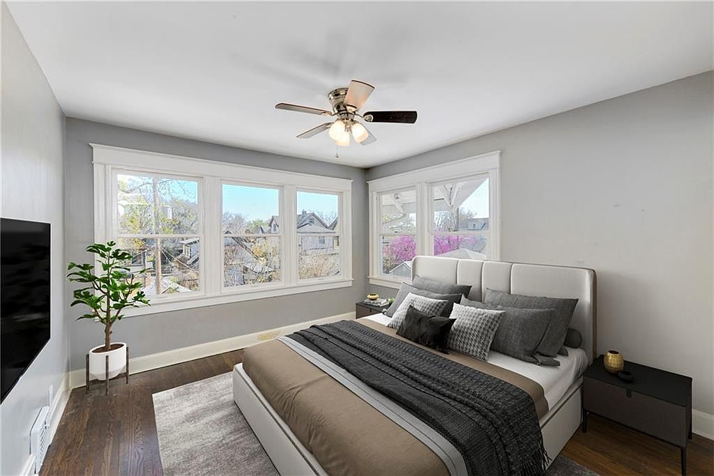 111 N Van Brunt Boulevard — photo 36
