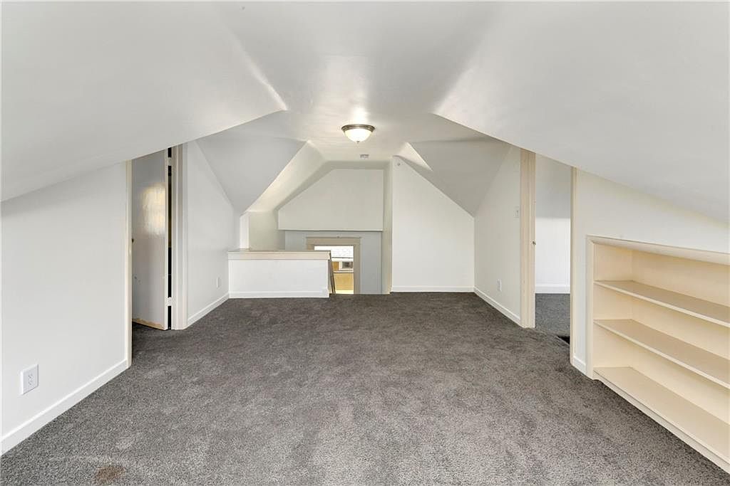 111 N Van Brunt Boulevard — photo 43