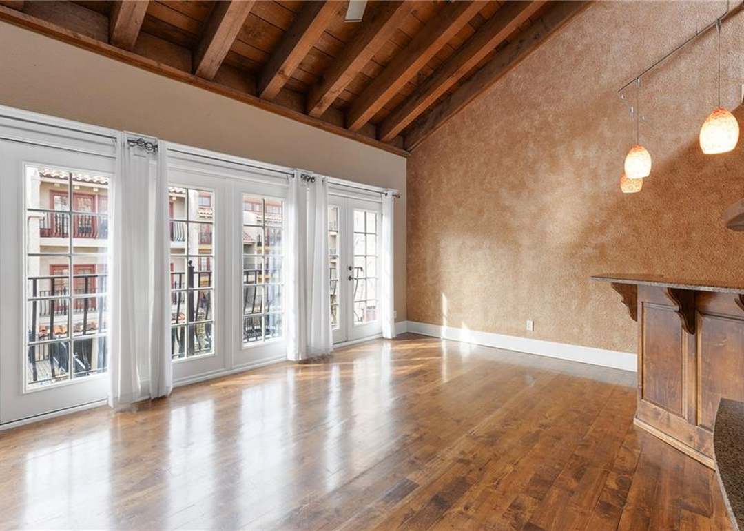 1111 W 46th Street — photo 2