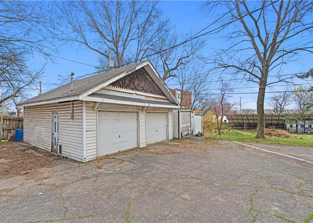 1121 Myrtle Avenue — photo 25