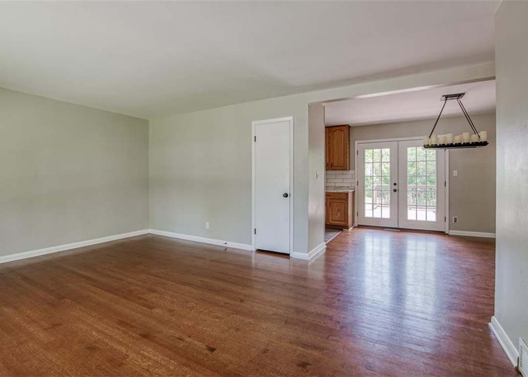 11305 Cypress Avenue — photo 15