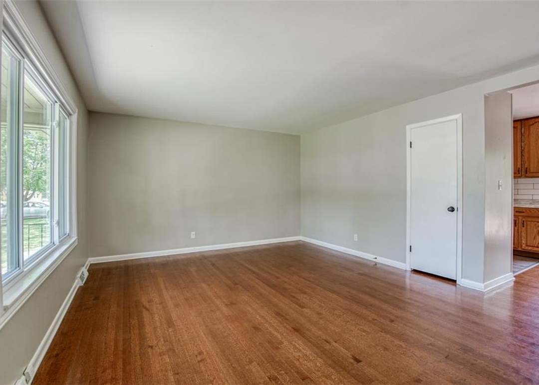 11305 Cypress Avenue — photo 16