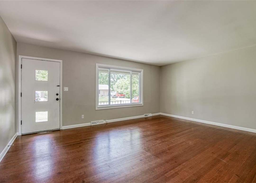 11305 Cypress Avenue — photo 17