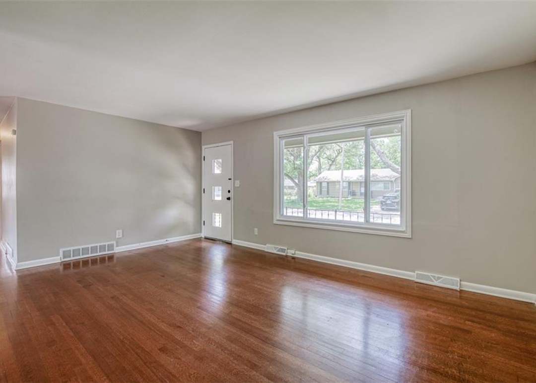 11305 Cypress Avenue — photo 18
