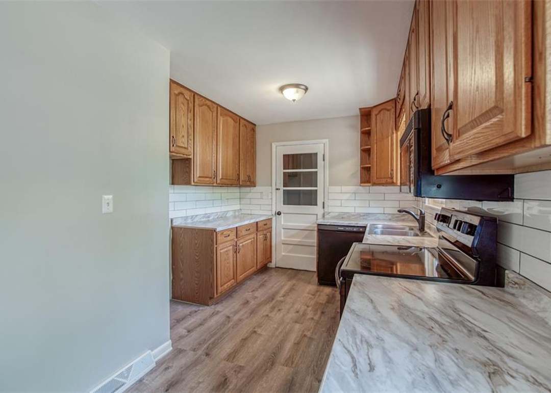 11305 Cypress Avenue — photo 22