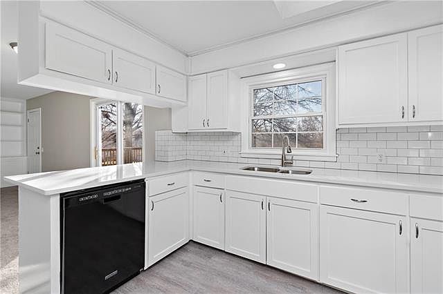 11305 E 47th Street — photo 11