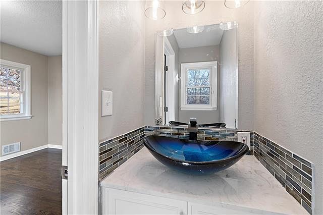 11305 E 47th Street — photo 24