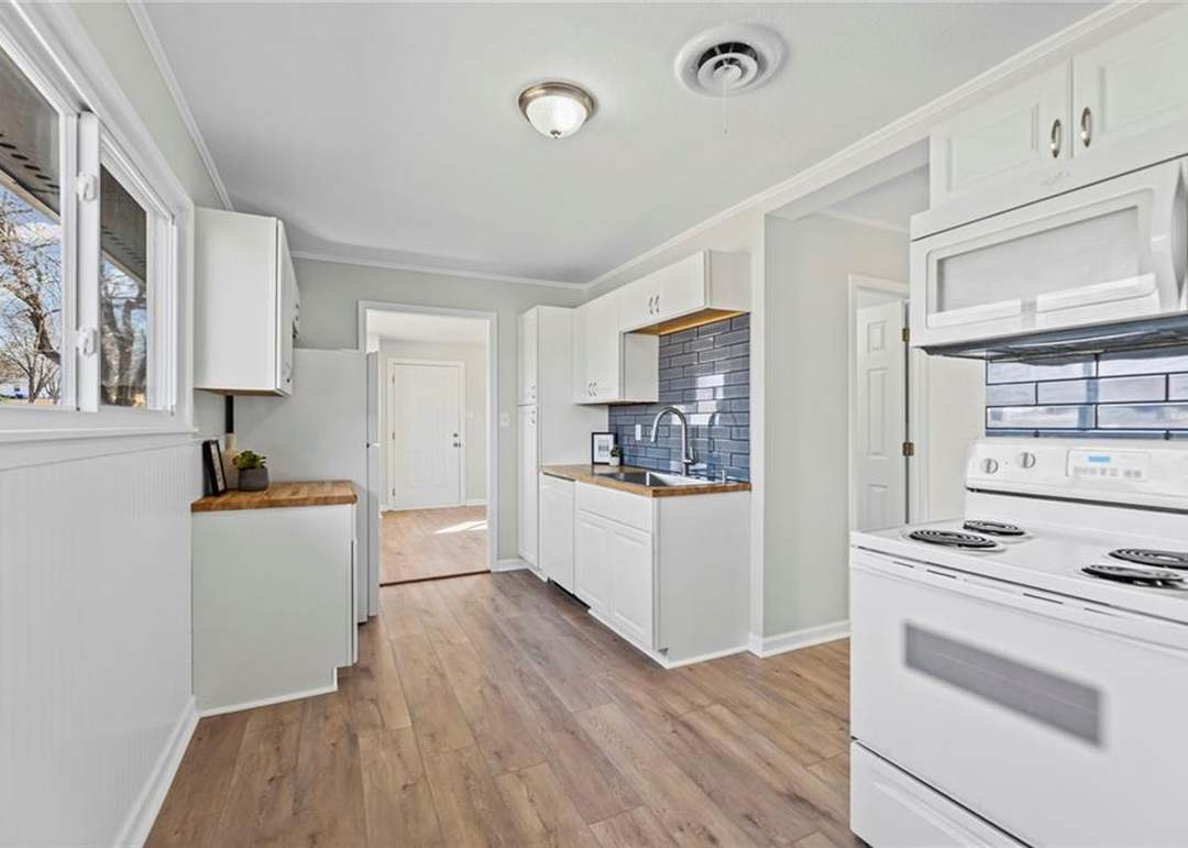 11405 E 51st Street — photo 2