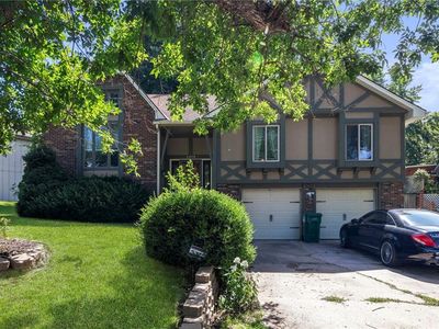 11579 Earnshaw Street, Overland Park, KS