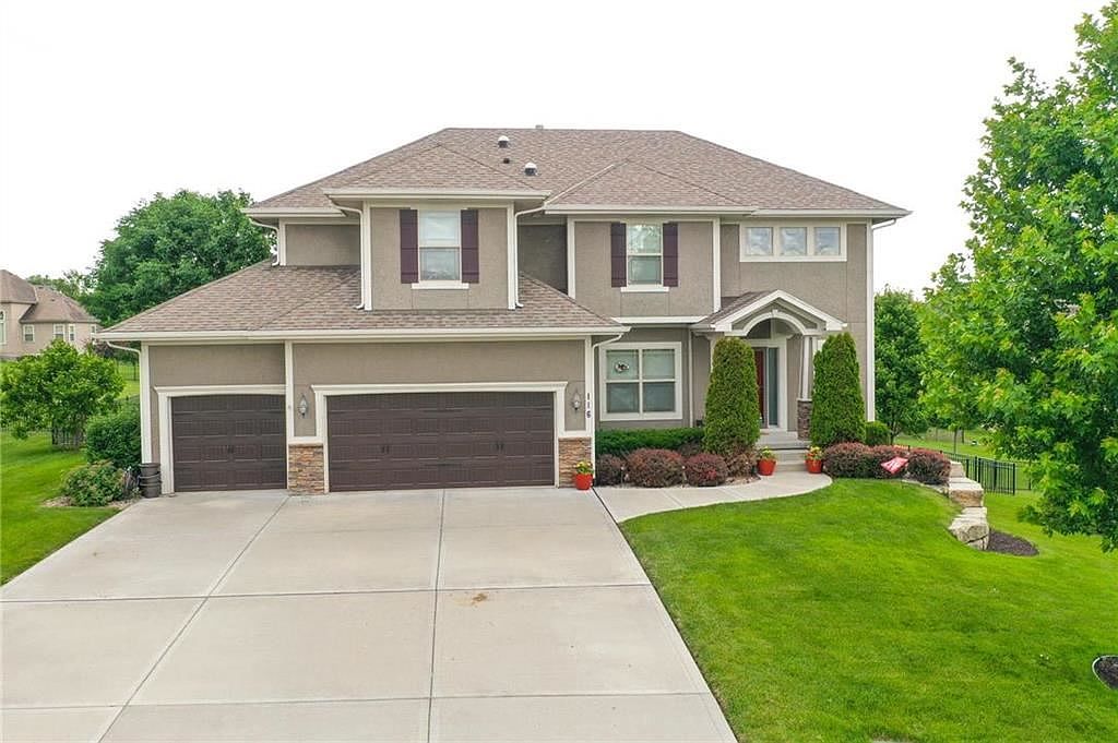 116 NW LEWIS Drive — photo 1