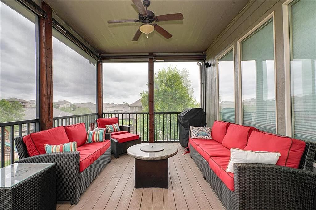 116 NW LEWIS Drive — photo 4