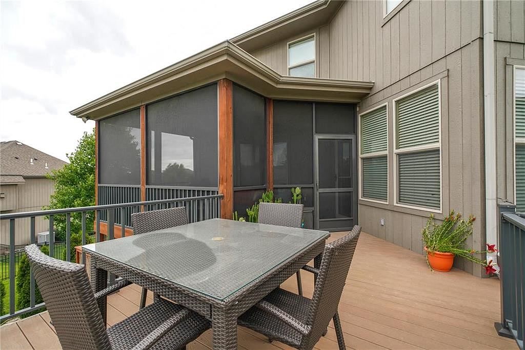 116 NW LEWIS Drive — photo 5