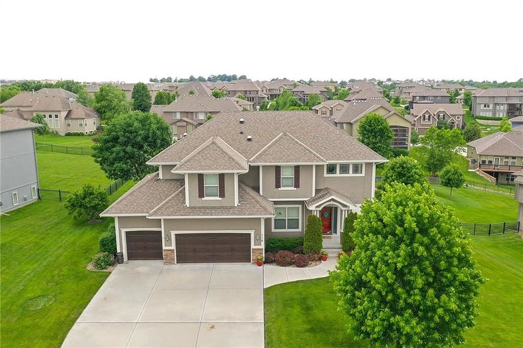 116 NW LEWIS Drive — photo 7
