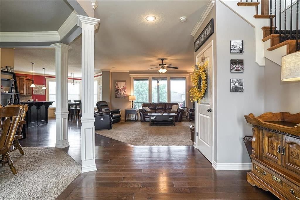 116 NW LEWIS Drive — photo 8