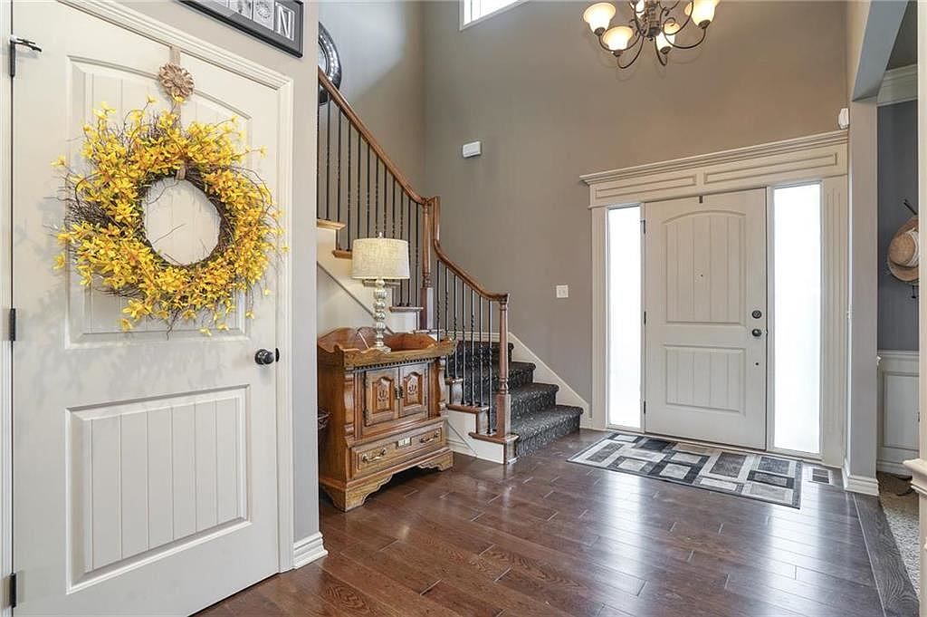 116 NW LEWIS Drive — photo 9