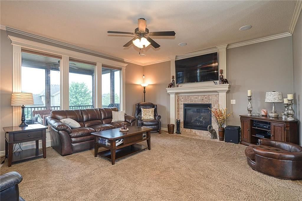 116 NW LEWIS Drive — photo 12