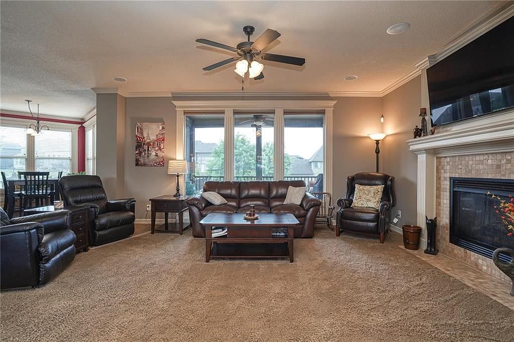 116 NW LEWIS Drive — photo 13