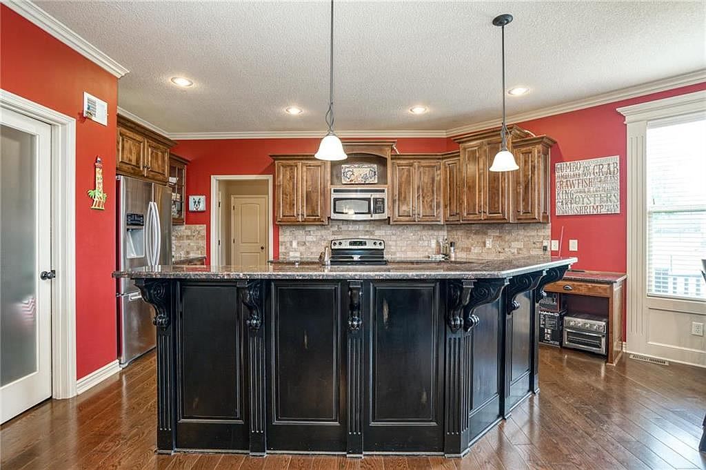 116 NW LEWIS Drive — photo 16