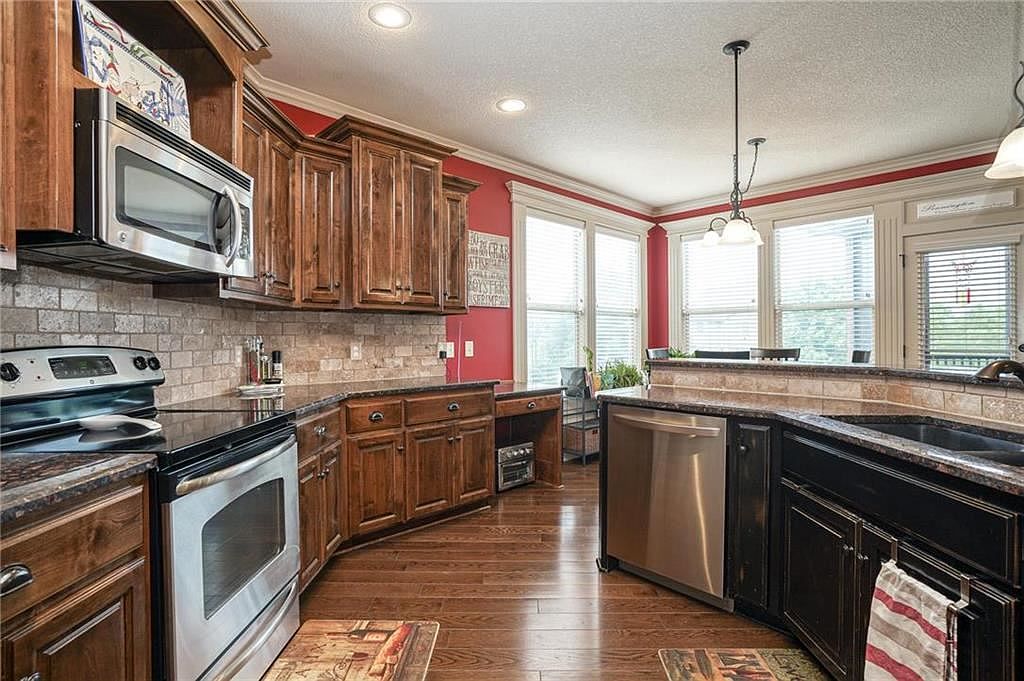 116 NW LEWIS Drive — photo 19