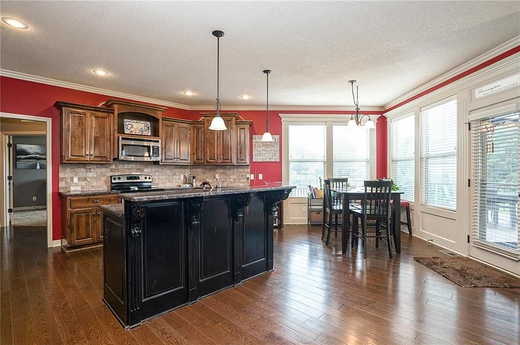 116 NW LEWIS Drive — photo 20