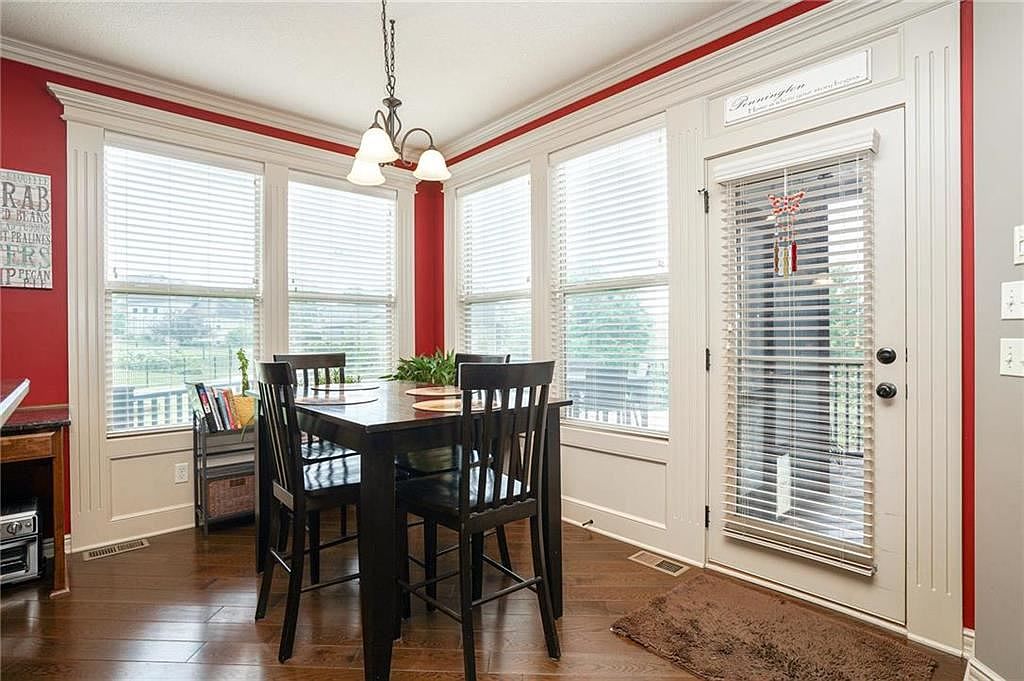 116 NW LEWIS Drive — photo 21