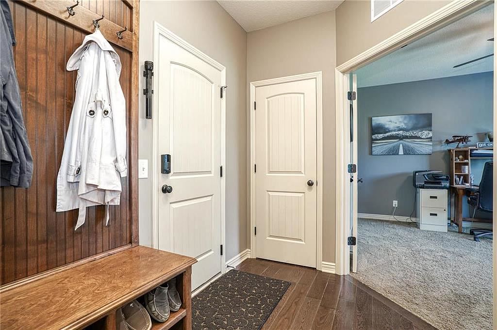 116 NW LEWIS Drive — photo 23