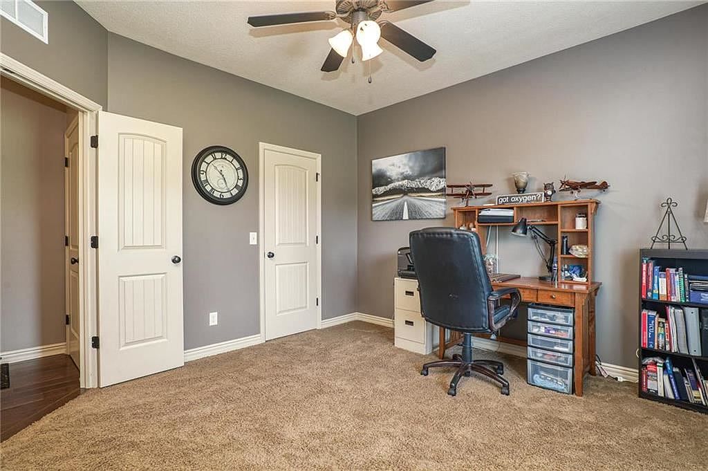 116 NW LEWIS Drive — photo 24