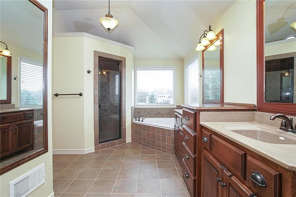 116 NW LEWIS Drive — photo 28