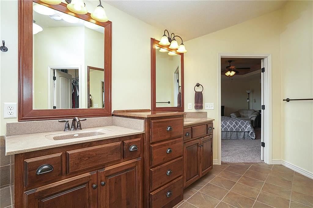 116 NW LEWIS Drive — photo 29