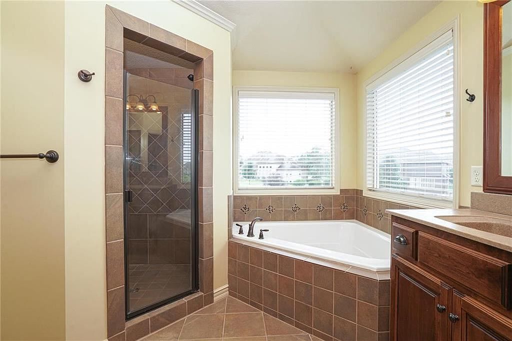 116 NW LEWIS Drive — photo 30
