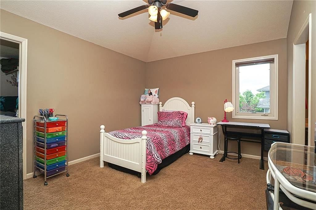 116 NW LEWIS Drive — photo 32