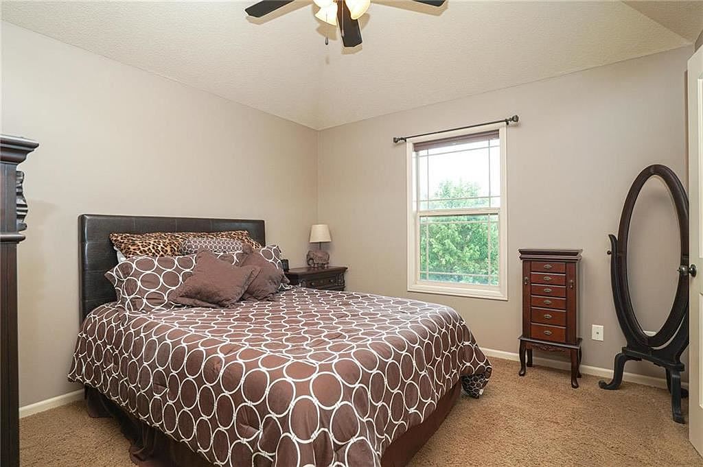 116 NW LEWIS Drive — photo 36