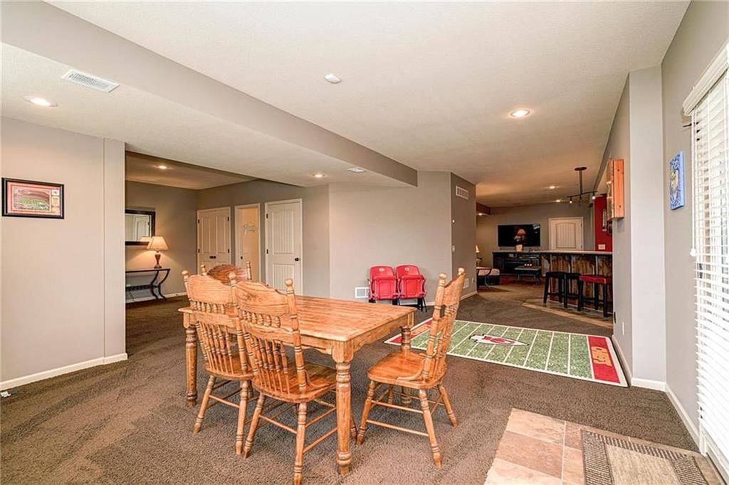 116 NW LEWIS Drive — photo 38
