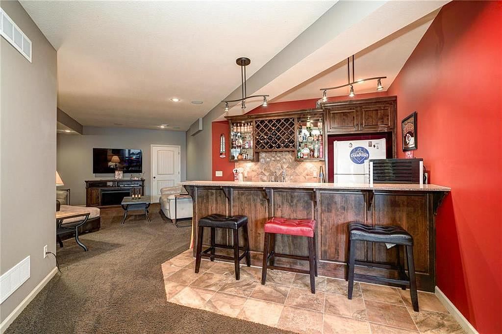 116 NW LEWIS Drive — photo 39