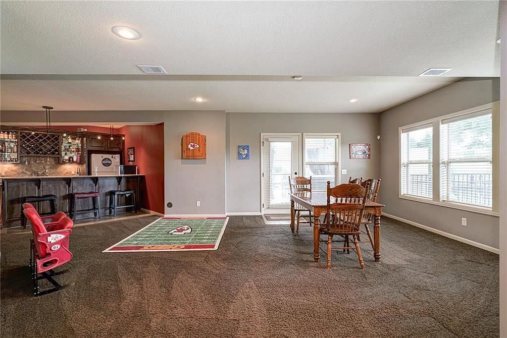 116 NW LEWIS Drive — photo 40