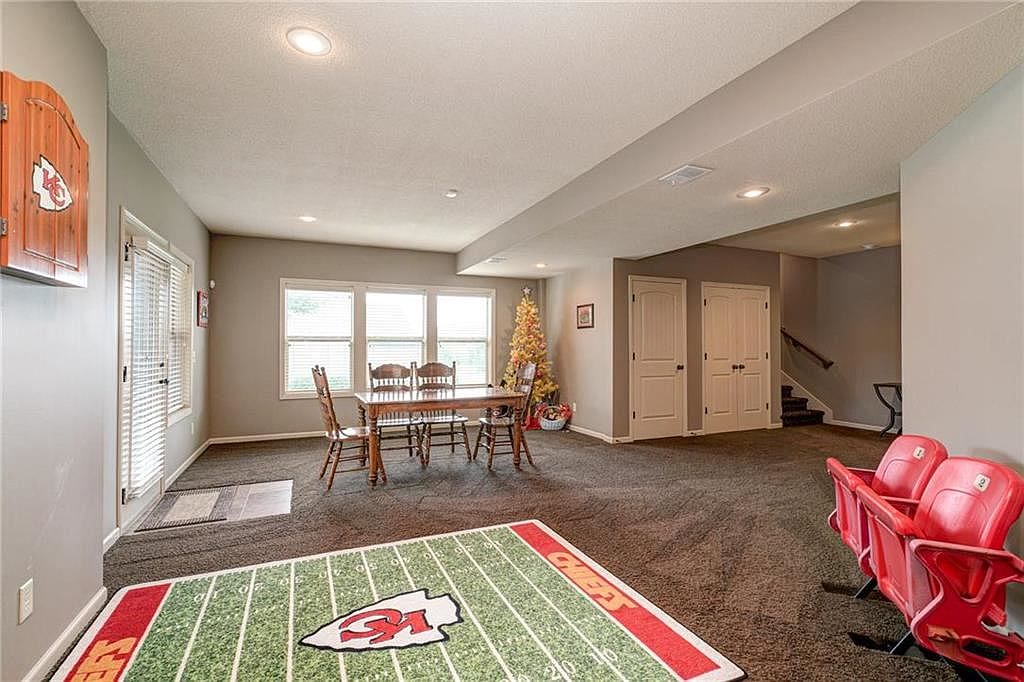 116 NW LEWIS Drive — photo 41