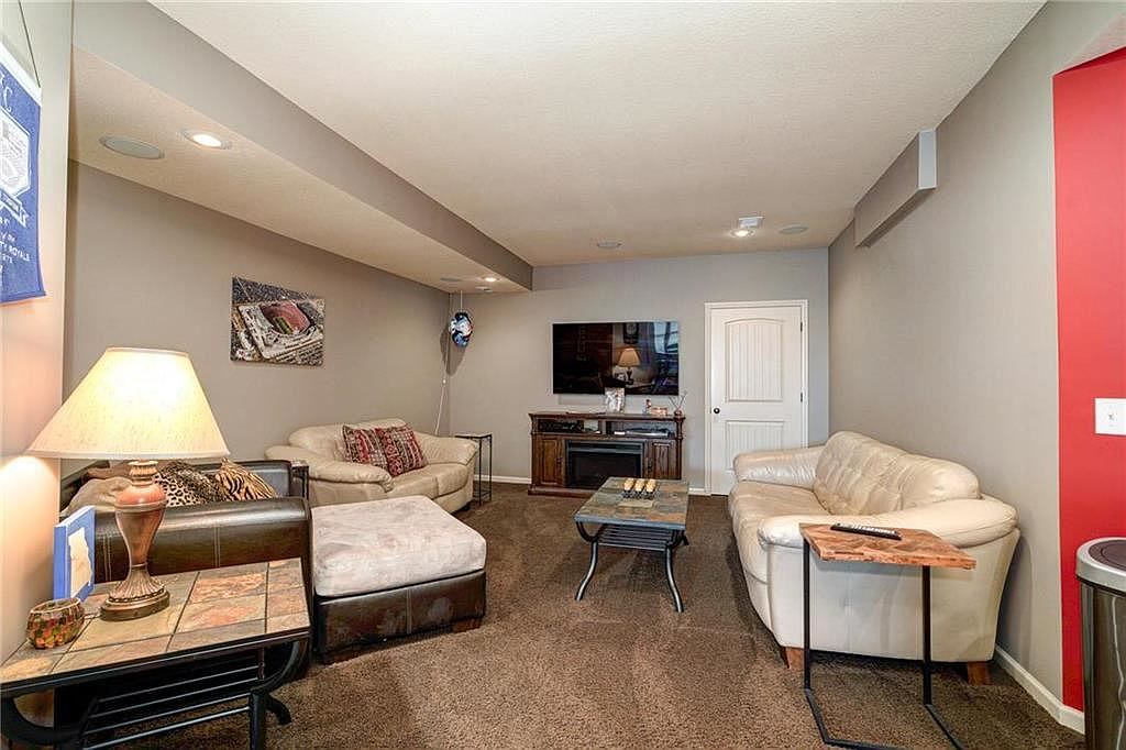 116 NW LEWIS Drive — photo 42