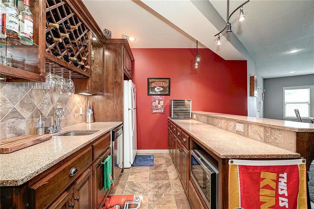 116 NW LEWIS Drive — photo 43