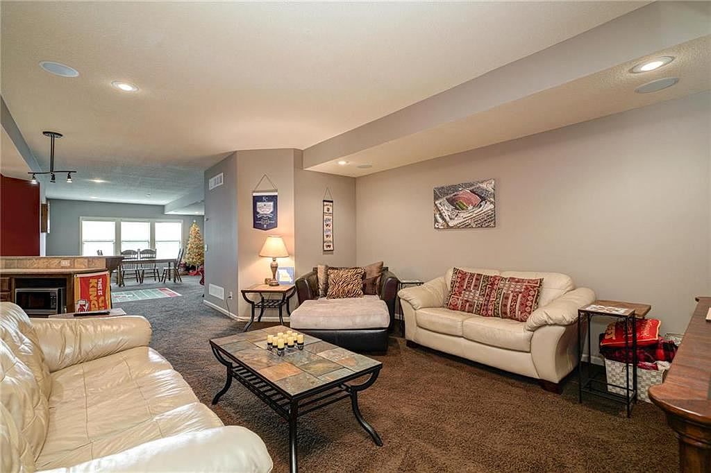 116 NW LEWIS Drive — photo 44