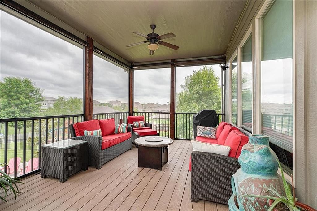 116 NW LEWIS Drive — photo 47