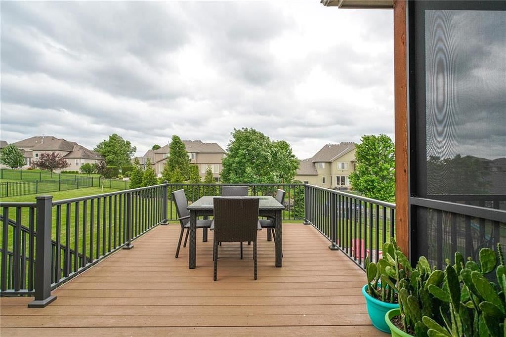 116 NW LEWIS Drive — photo 49