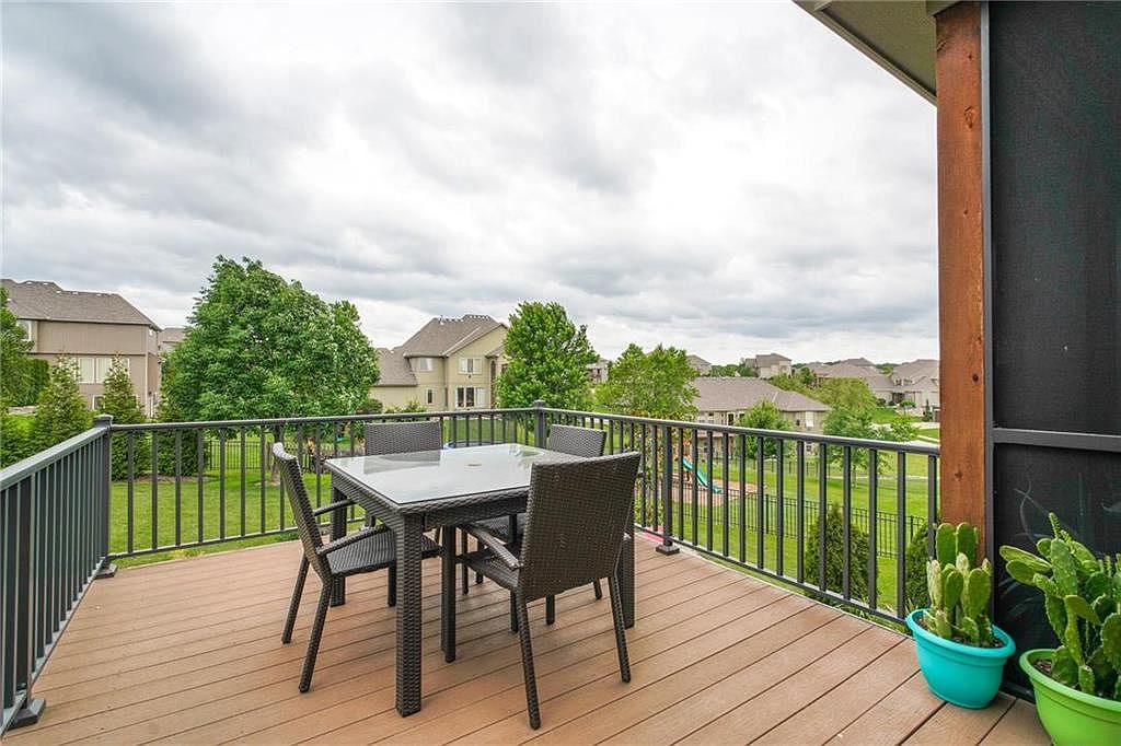 116 NW LEWIS Drive — photo 50