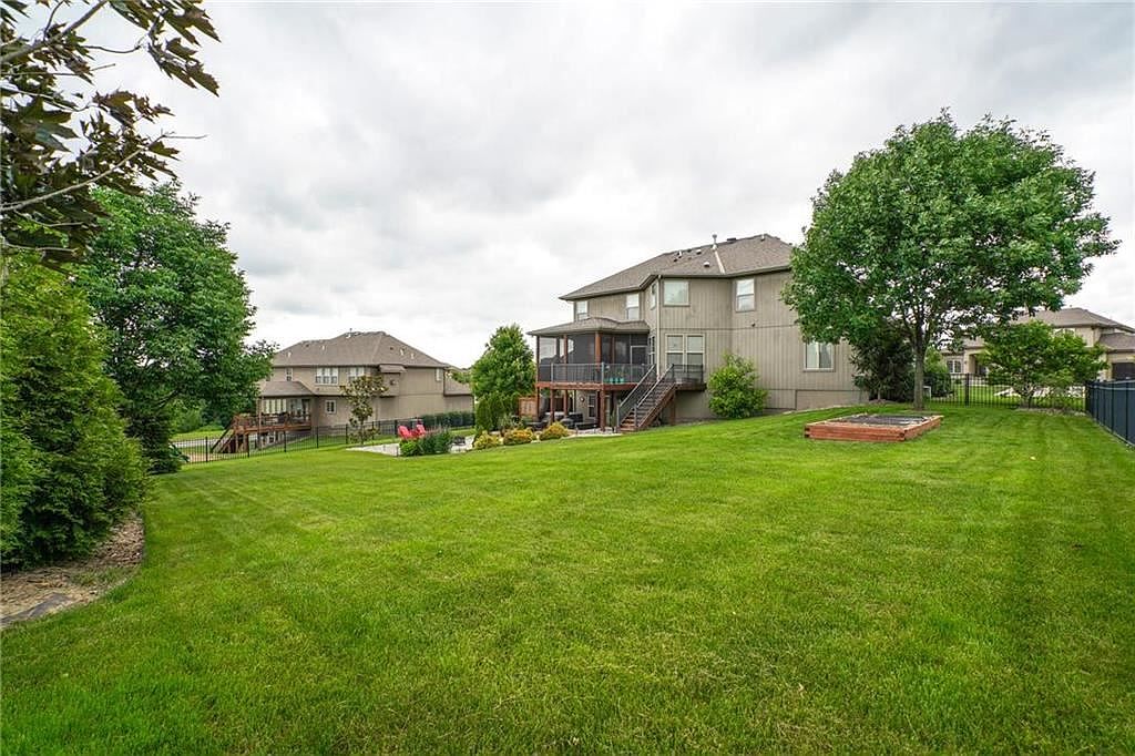 116 NW LEWIS Drive — photo 59